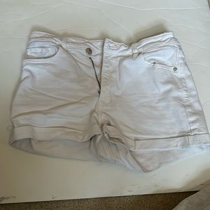 White American Eagle shorts
